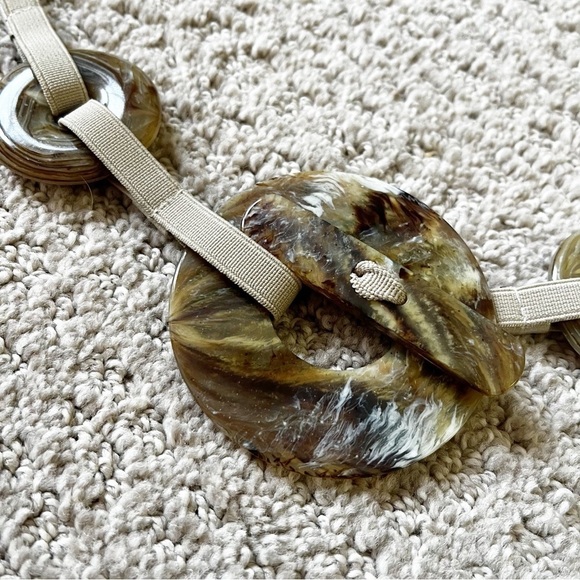 Natural Horn? Disc Round Toggle Closure Womens Belt S/M Tan Stretch Vintage - Picture 2 of 6